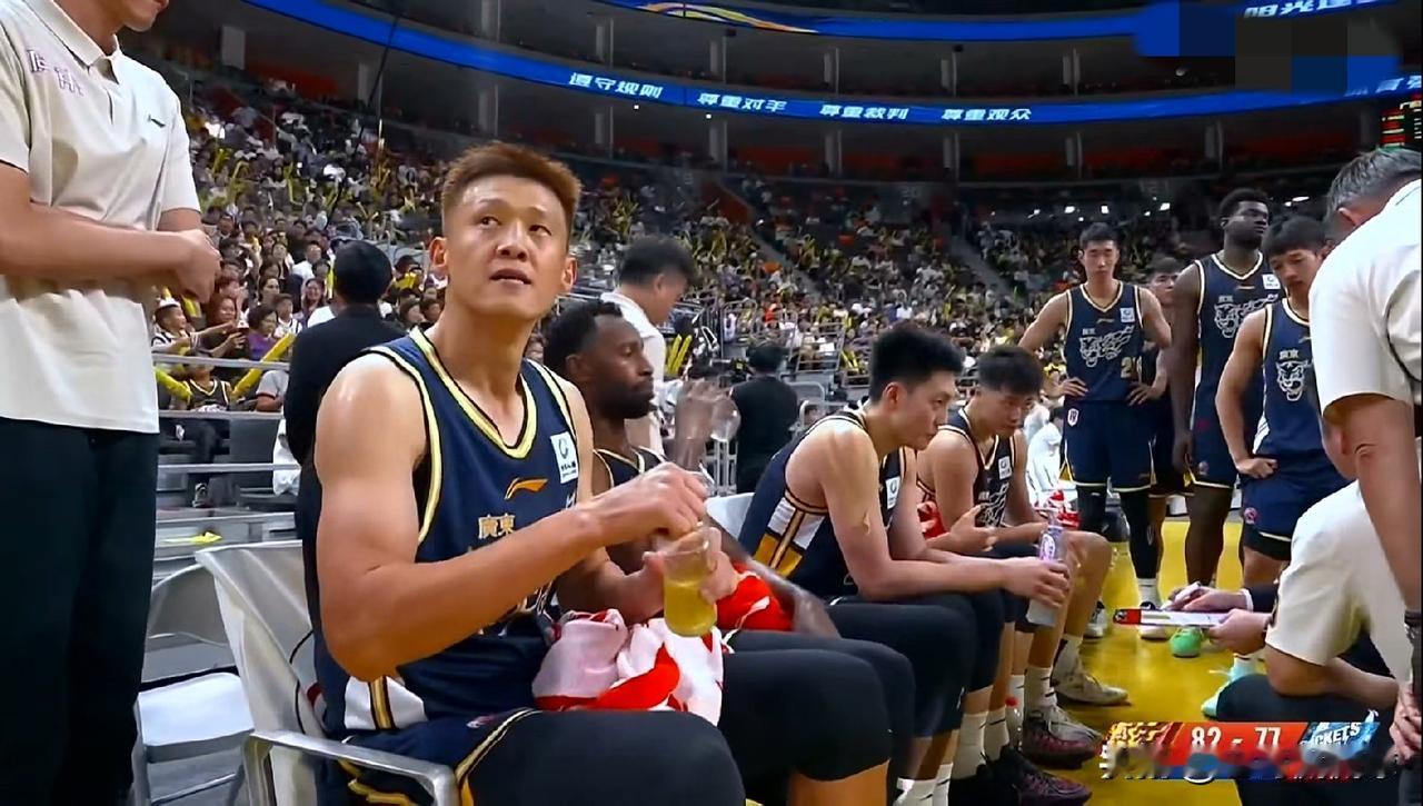 广东东阳光老将周鹏终于找回了投篮手感！在今天广东东阳光主场以85：77击败宁波町