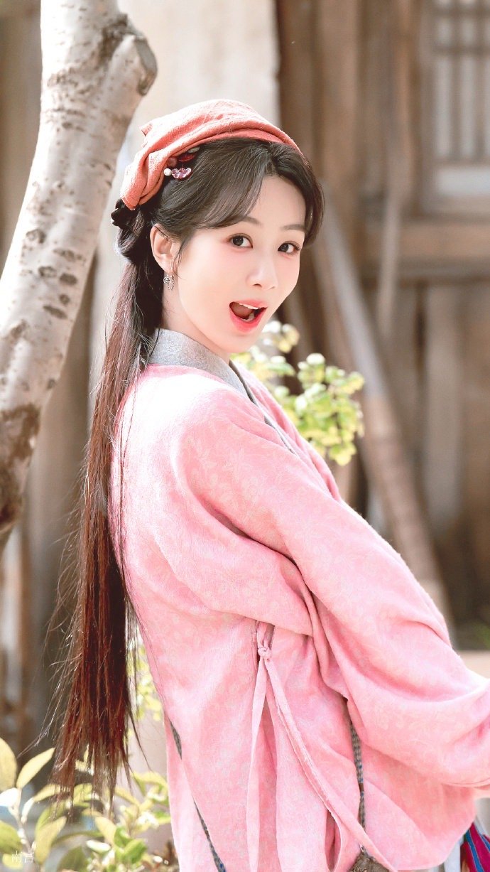 杨紫家业 杨紫李祯 你像夏至的分界线，是我一生里最长的那个白天。 杨紫🔸杨紫家