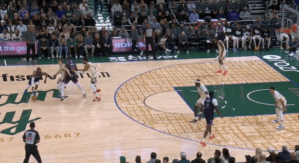 逐帧拆解：赛季至今场均2.3断，镜头解析凯文-波特抢断表现图1康利借掩护摆脱格林