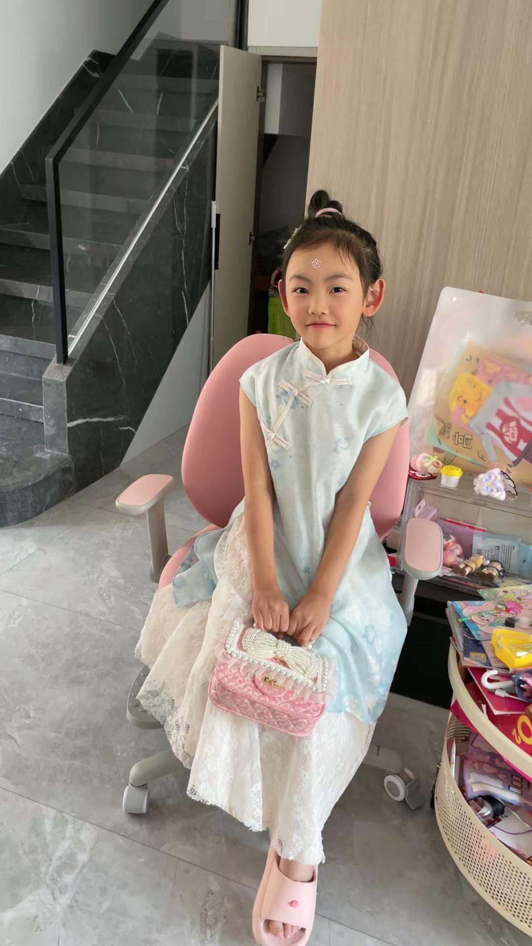 喜欢穿裙子的小公主