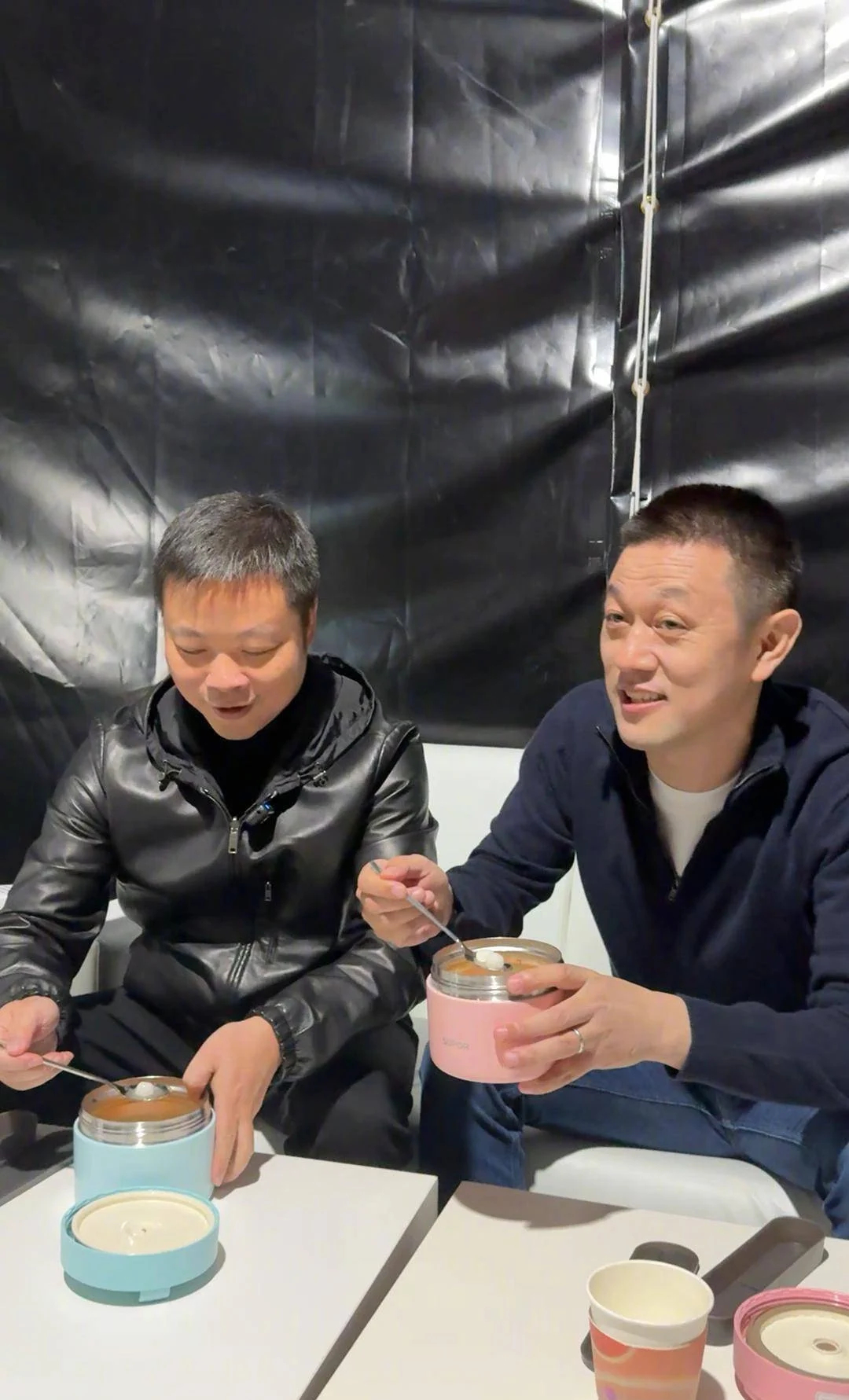 雷军说和李想互相致敬去年小鹏在nioday看斌哥，今年i8发布会雷总去看李想吗?