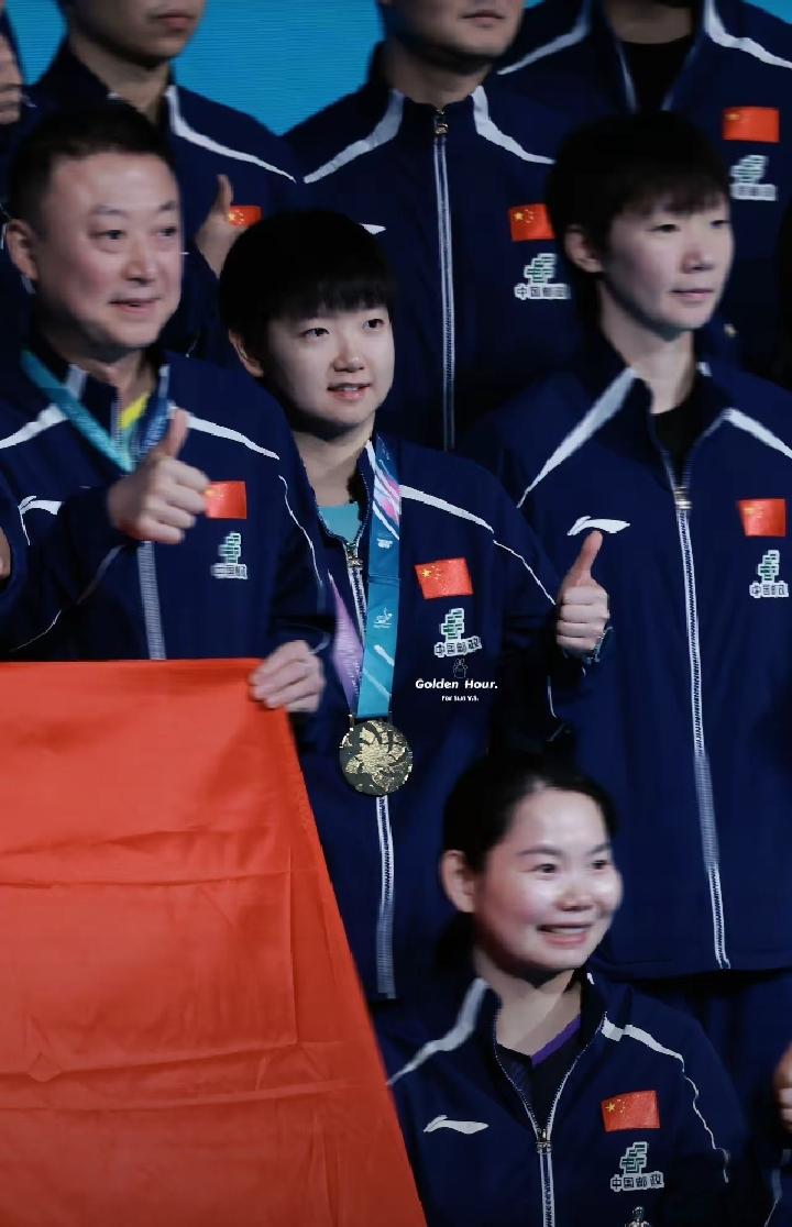 真的！孙颖莎这次澳门世界杯颜值直接封神！

赛场上又飒又能打，领奖台上笑起来又甜