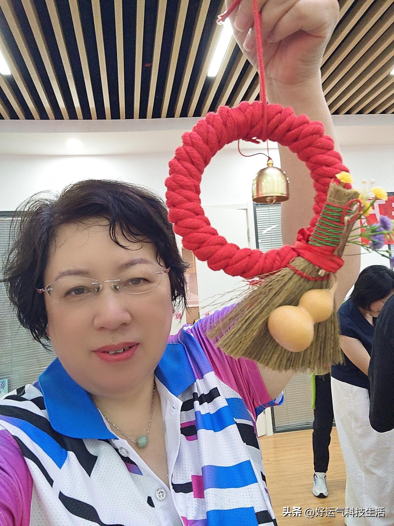 六月最后一天，忙完家里琐事，我这个青岛退休大姐准时打卡美容院做身体。

忙活大半