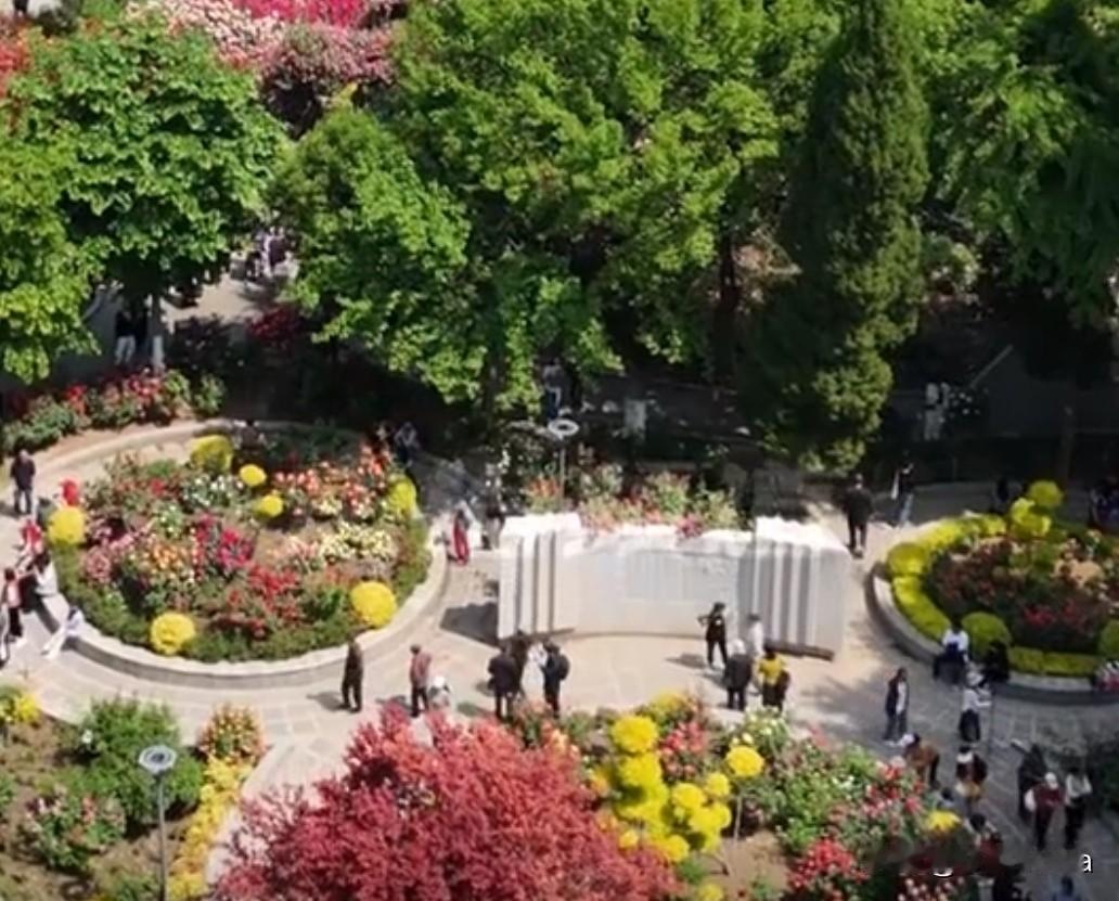郑韵绽芳华
4月24日，郑州市第三十二届月季花展于月季公园主会场盛大启幕。本届花