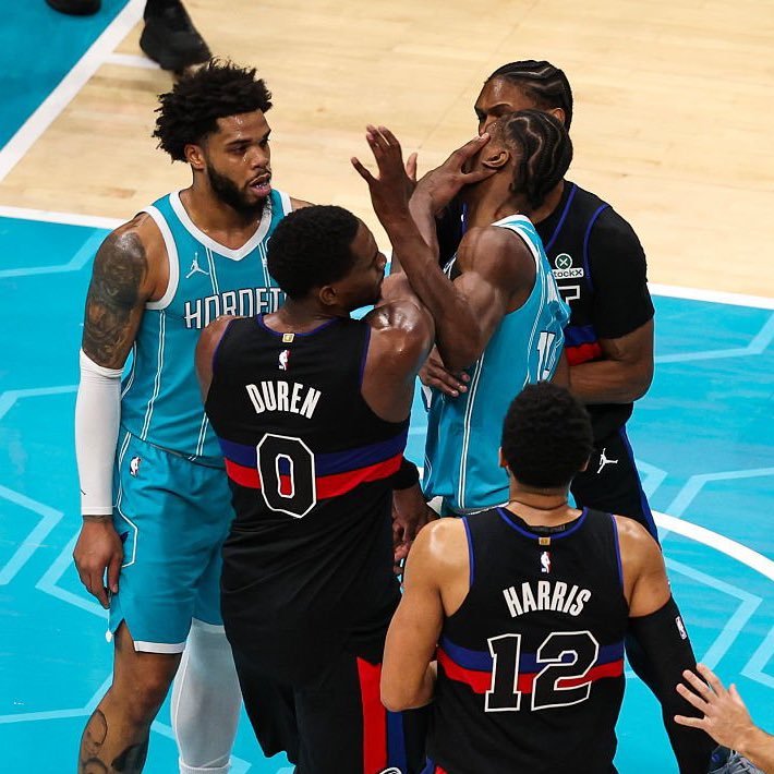 罚单开出来了：斯图尔特7场；布里奇斯4场；迪亚巴特4场；杜伦2场。 