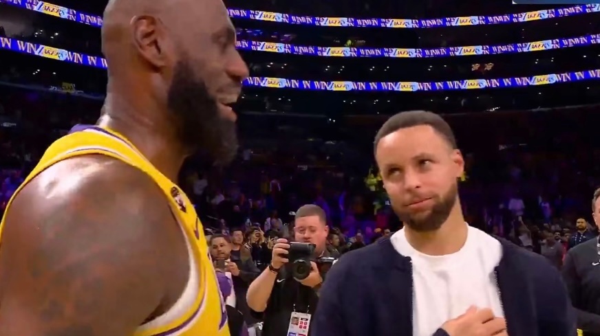 今天的某音很有意思，刷来刷去都在打老詹。都这么厉害了，中国男篮有希望了。🤣 