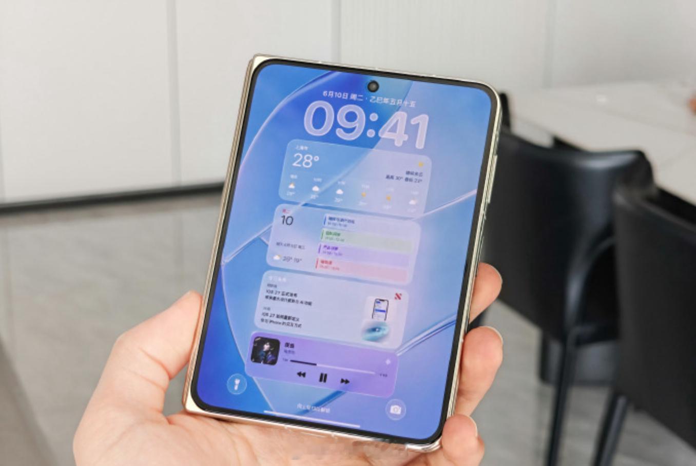曝iPhoneFold定价14999元起售价真 14999 元的话，那顶配百分百