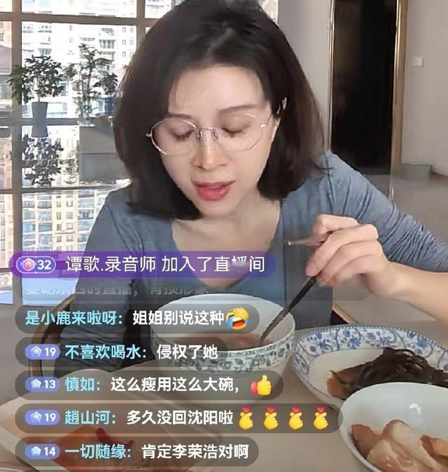 金巧巧直播时，有网友问金巧巧：“你觉得李荣浩和单依纯谁对谁错？”金巧巧：“李荣浩