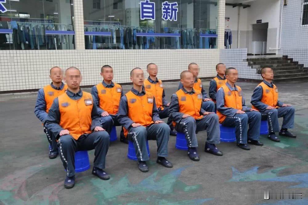 江西赣州，一男子刚出狱，没想重新做人，反而打起了昔日家境不错的狱友主意。在牢里，