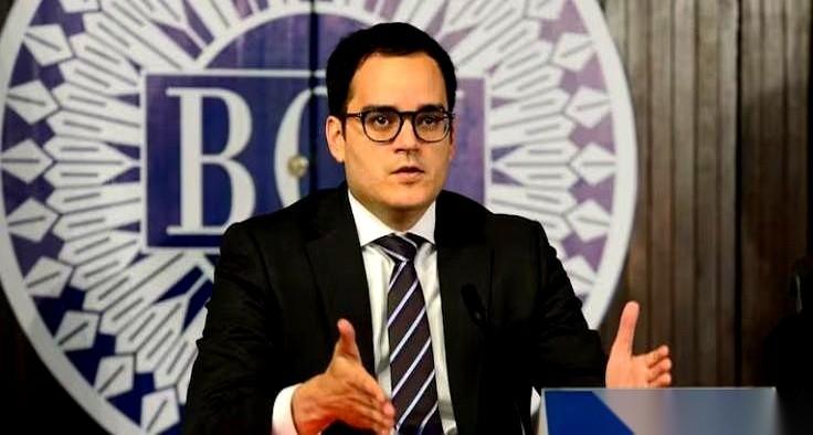 委内瑞拉做了一个大动作。
他们把整个国家的经济命脉，直接交到了一个42岁的男人手