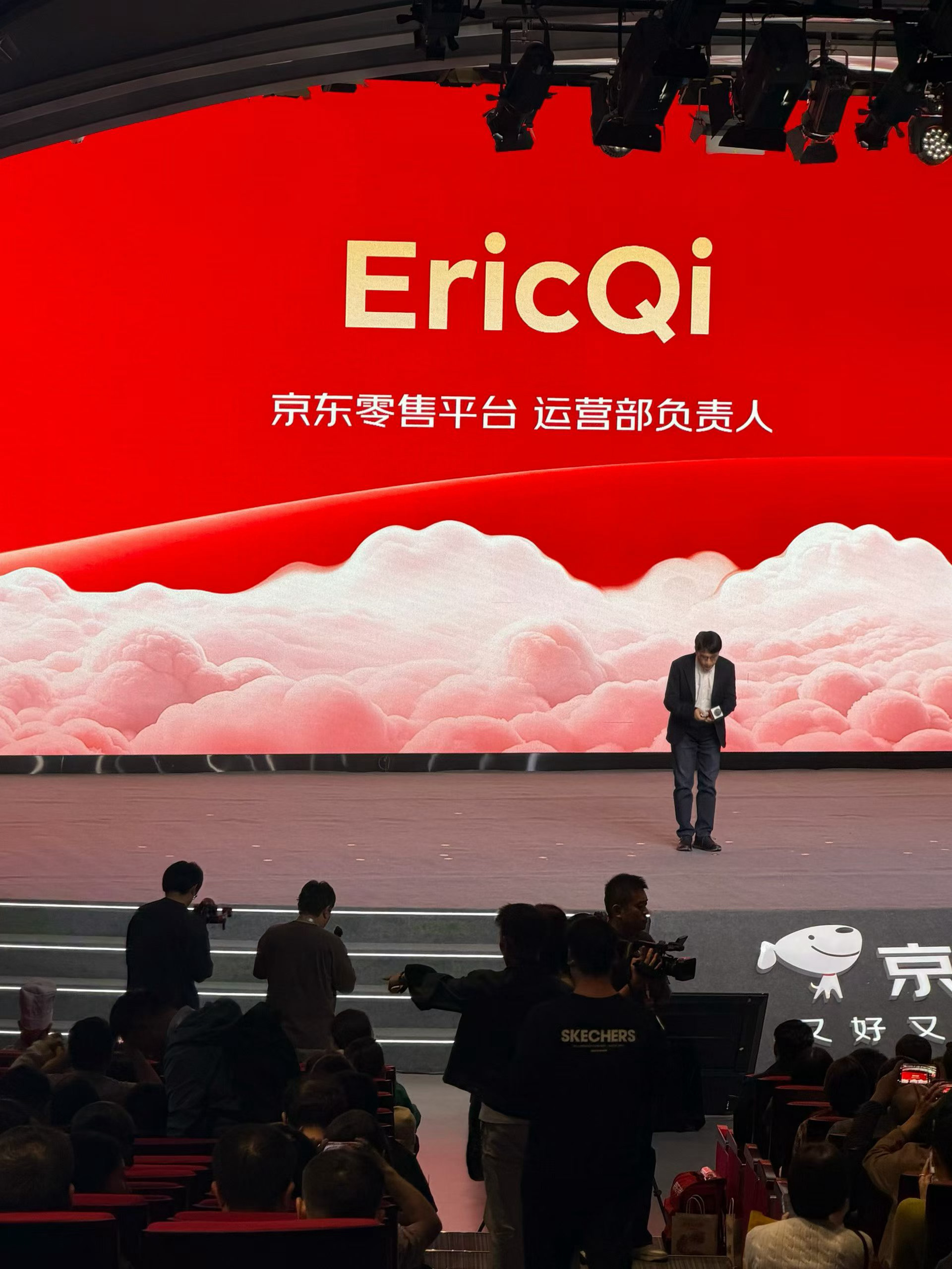 过来听听，今年双十一京东怎么玩运营部的负责人正在分享[让我看看] ​​​
