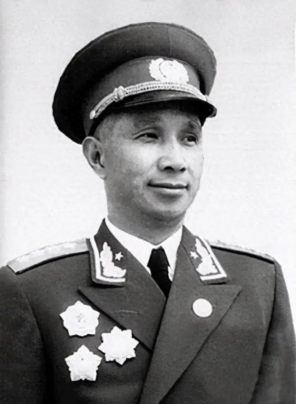 粟裕究竟让没让过元帅军衔？几十年过去了，若真有相关的权威文献资料，早已公开了，不