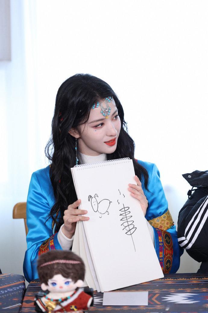 王楚然正是藏不住事的年纪 王楚然：放大版草莓！ 我：哈哈哈哈哈哈救命这理由谁信啊