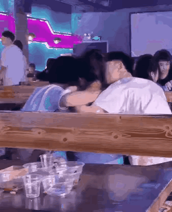 娶这样的女孩适合多少彩礼？
但凡懂得自尊的人，都不会放纵和羞辱自己的，好女孩多的