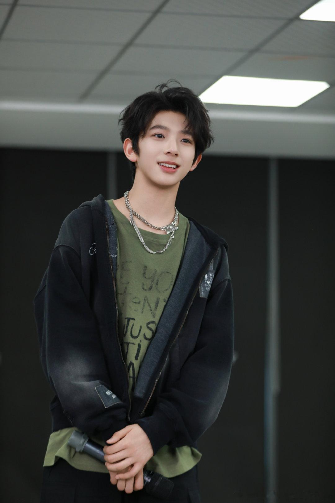 陈浚铭总结考核‼️‼️‼️陈浚铭 门面舞担 🔴🔴🔴四代首个百万超话♥️♥️