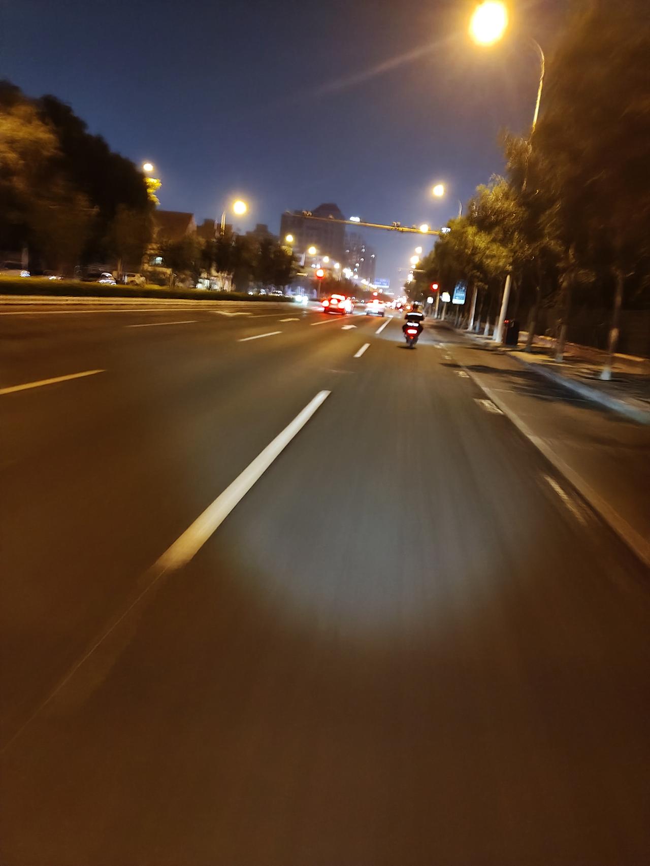在大城市跑单，加入各种团队真没啥必要。现实是有很多骑手去加入，还怕没有名额，队长