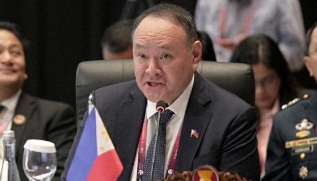 好大的口气！

菲律宾警告中国：“如果中国还在黄岩岛附近驻扎解放军的话，菲律宾就