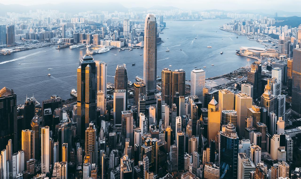 如果你以为只有英语流利、名校毕业才能出国打工，那迪拜的工签政策可能会彻底颠覆你的