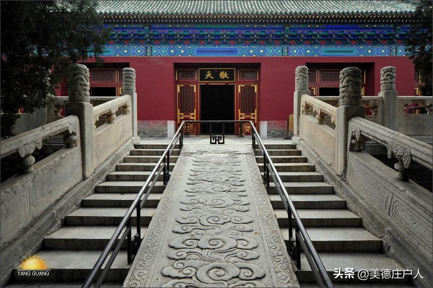 《丹墀对策赋》
 
“丹墀对策三千字，金榜题名五色春”——丹墀者，天子殿前之阶，