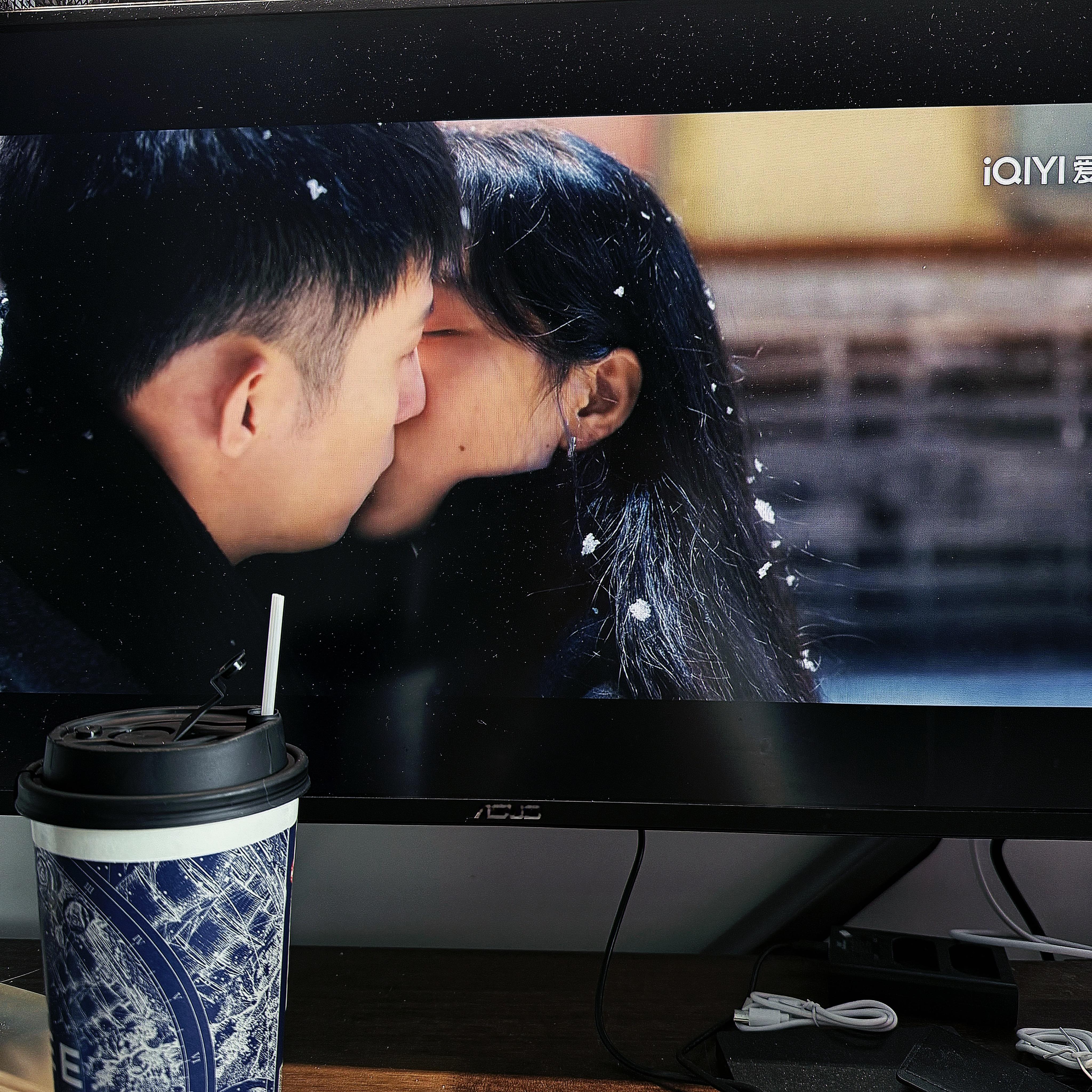 看冬至喝冬至第一杯奶茶  网剧冬至 冬至看《冬至》！喝上冬日第一杯甜蜜奶茶噜✌️