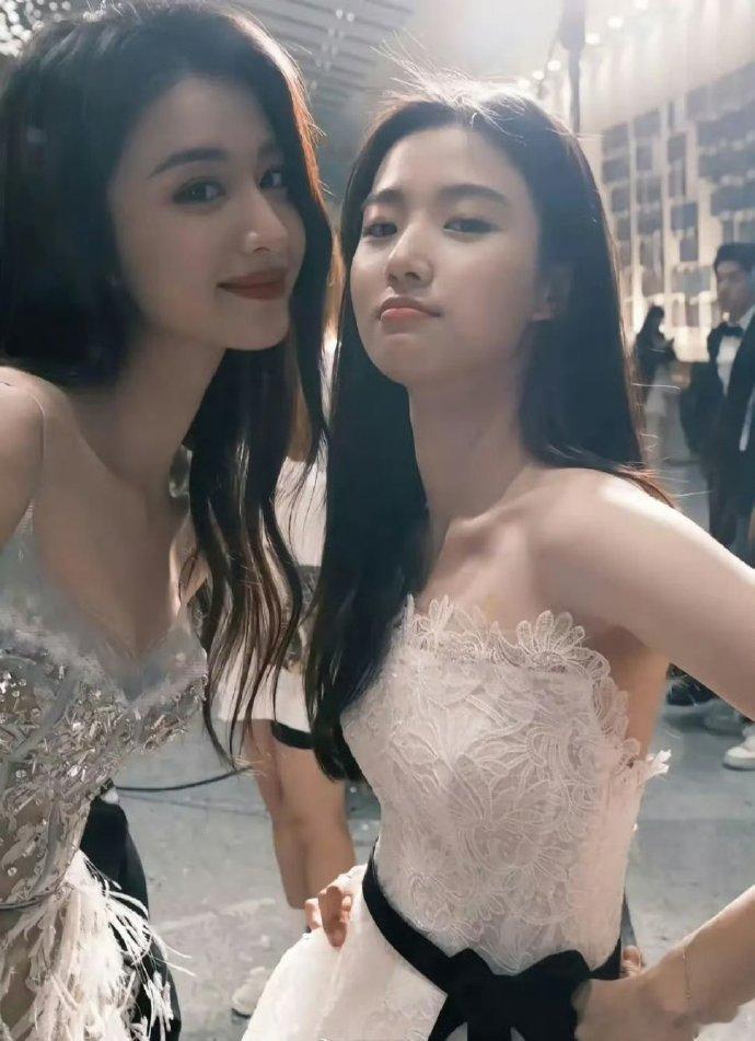王楚然卢昱晓同框，果然骨相美胜过一切  