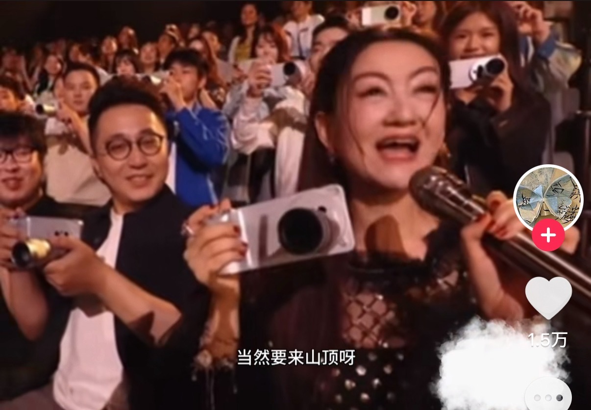 怎么才刷到者来女在歌手念vivo X300 Ultra广告词这个视频蕾蒂娅蕾蒂娅