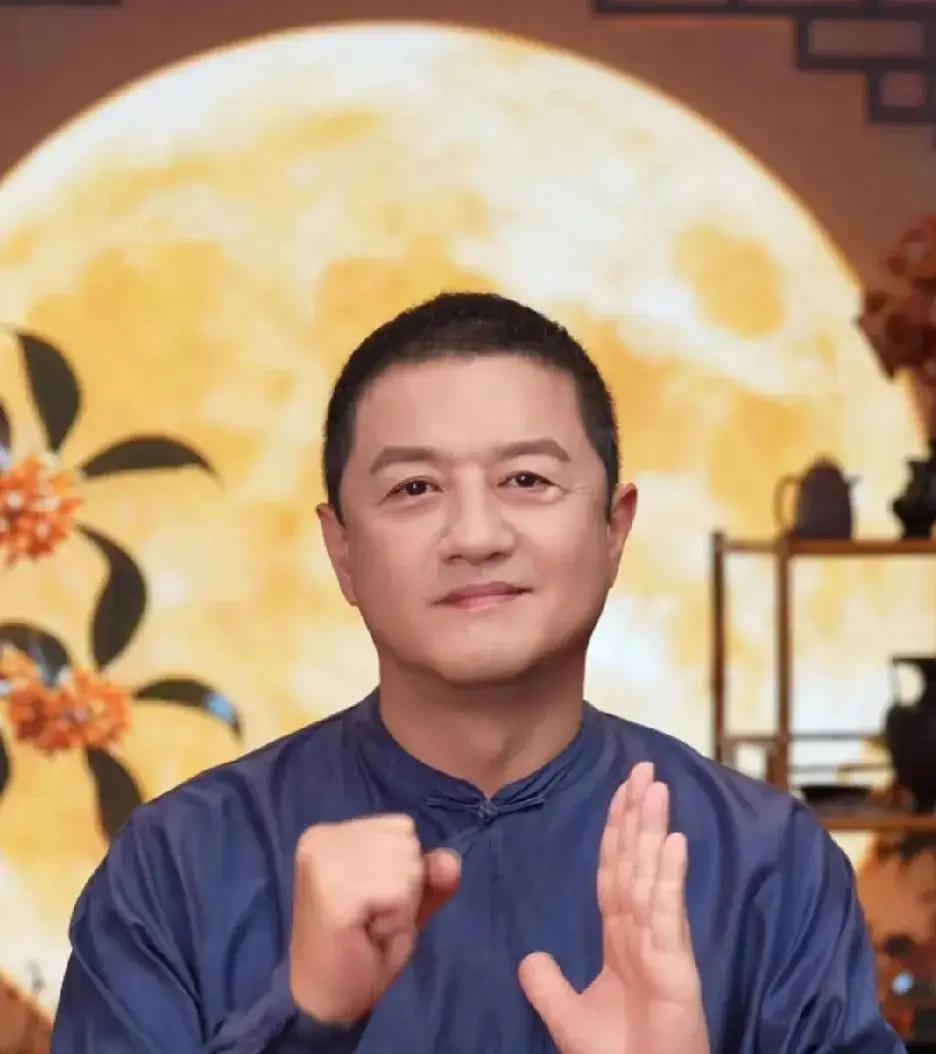 你们发现没？

凡是跟李亚鹏父女沾边的话题，

一个个都沉默了，

以前差不多全