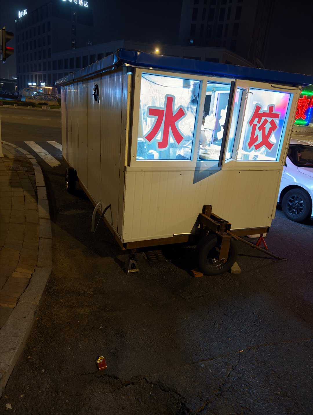 大半夜找个饺子摊吃饺子