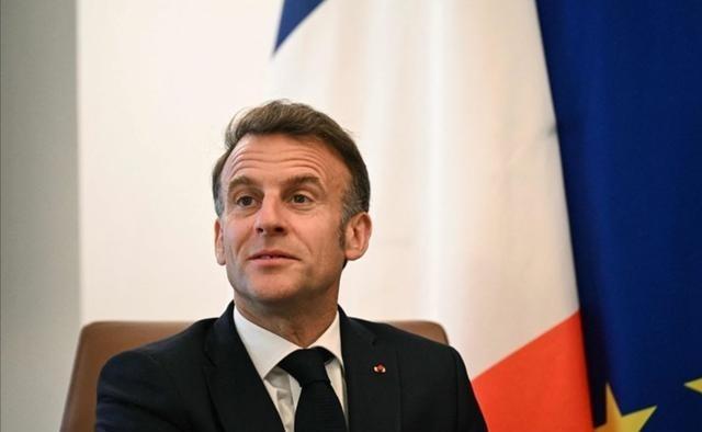 48岁，一国总统，亲手给自己的政治生命画上了句号。4月23日，马克龙当众宣布：十