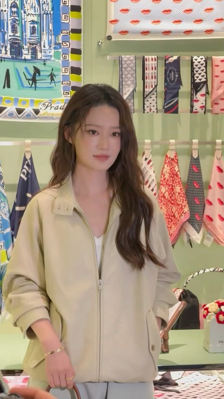 李沁今日线下生图 原相机下最真实自然权威的美貌 
