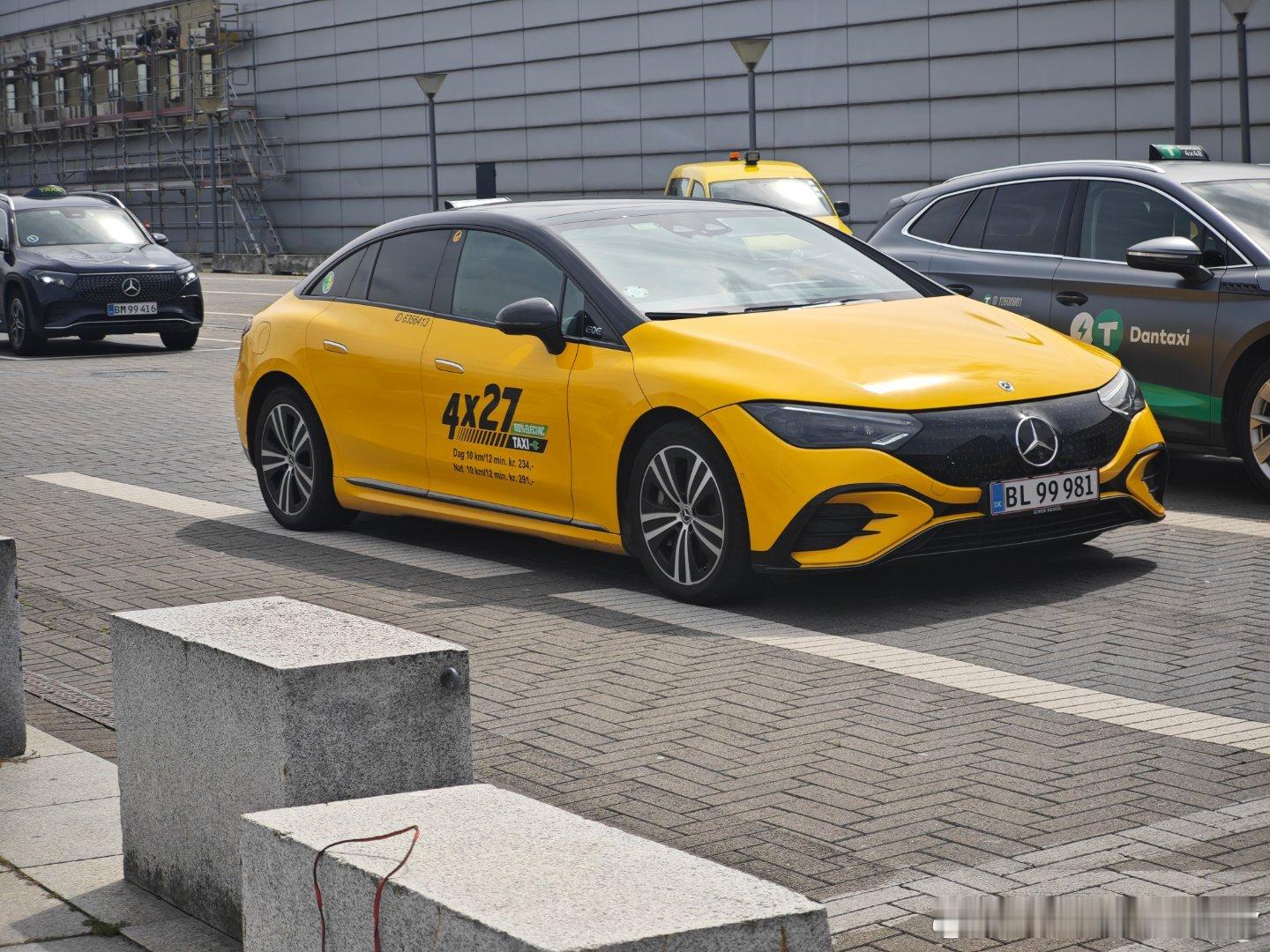 来到丹麦，这边全是电动奔驰出租车[污] ​​​