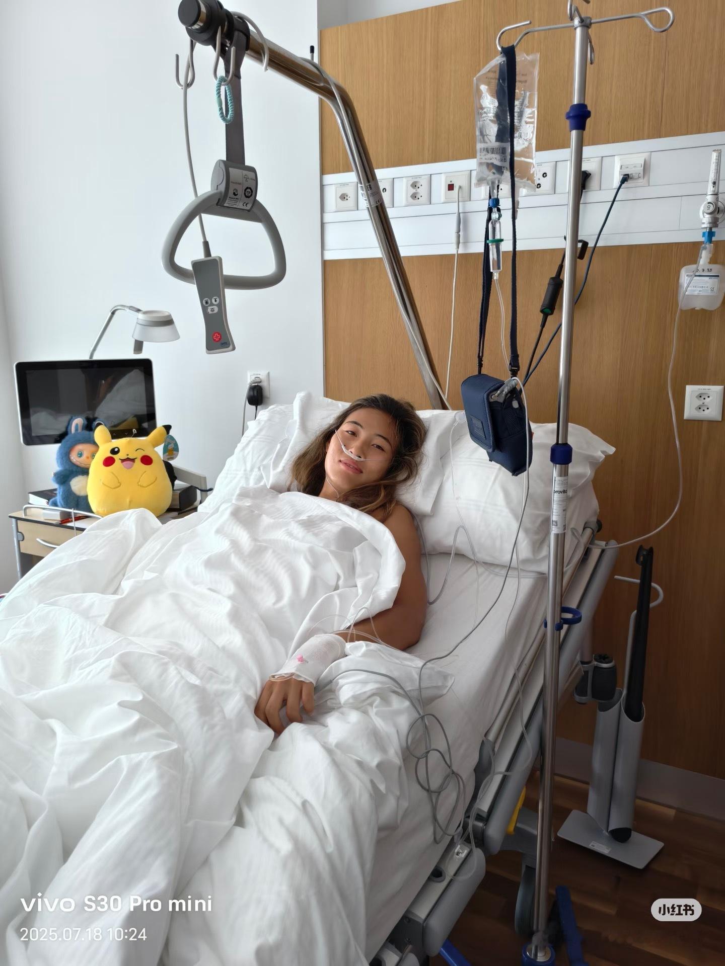 郑钦文完成右肘手术郑钦文：“按下暂停键，为了更好地归来！”“想和关心我的朋友们分