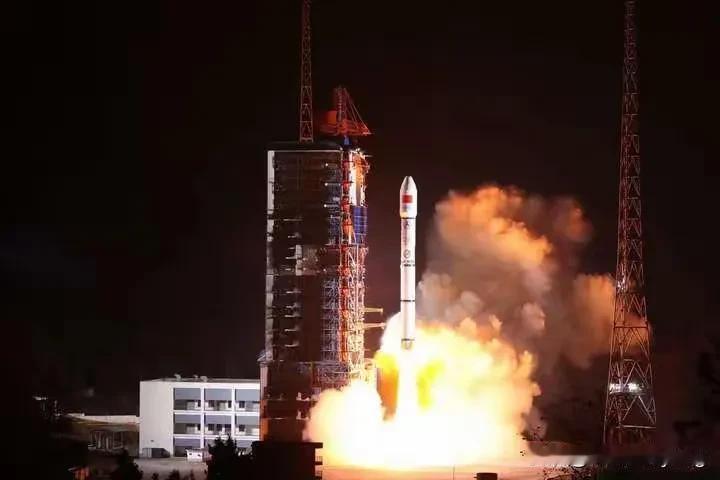 美国专家懵了！我国首颗全电推通信卫星定点成功，美国太空军竟“跟丢了”

历时近1
