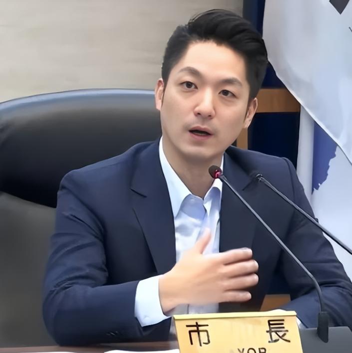 记者曾问 蒋万安 ：你是台湾人还是中国人？蒋万安的回答出乎预料。他曾说：我是 台