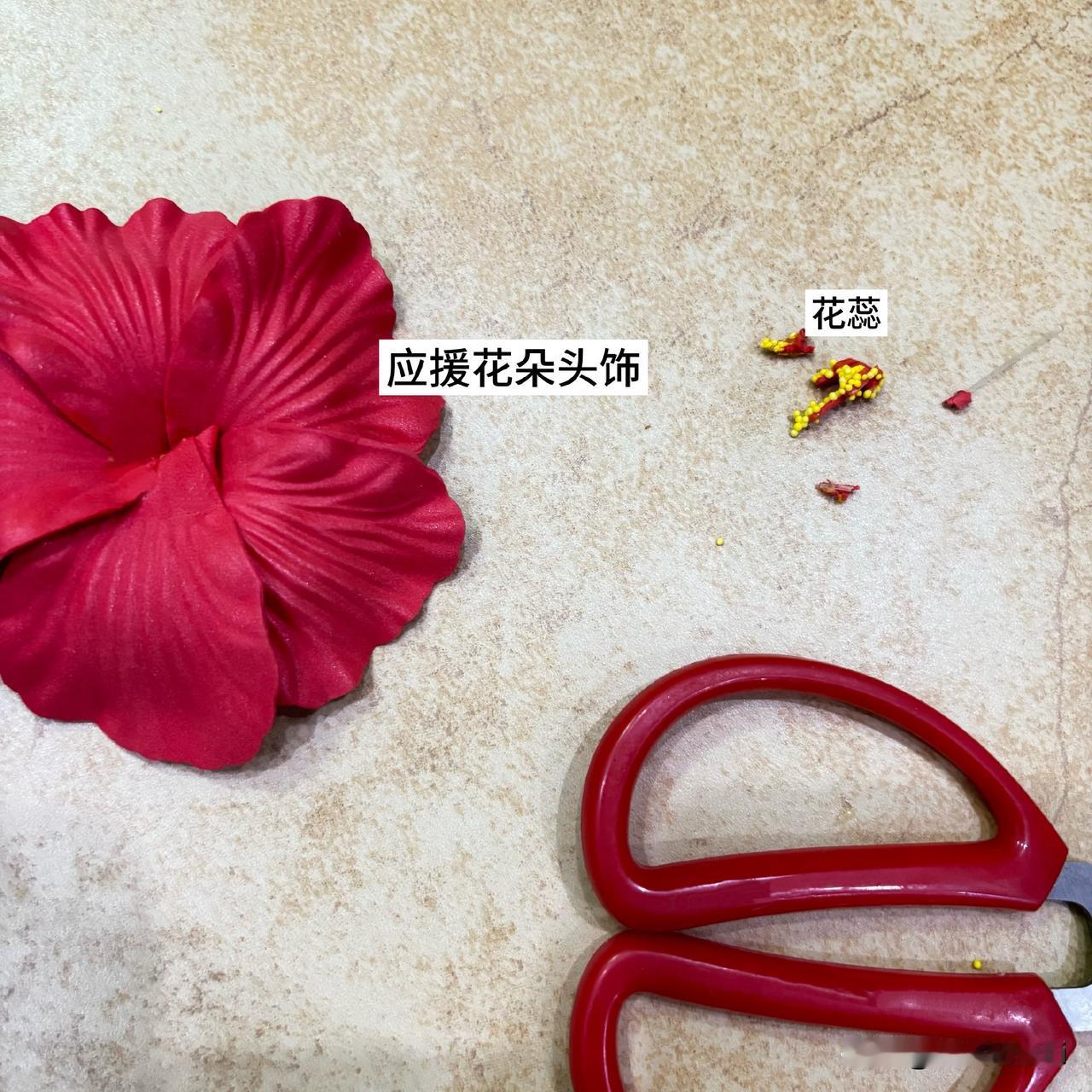 小飞侠的爱很纯粹，全红，一点儿杂色都不许出现，好可爱的小飞侠[爱慕][比心]