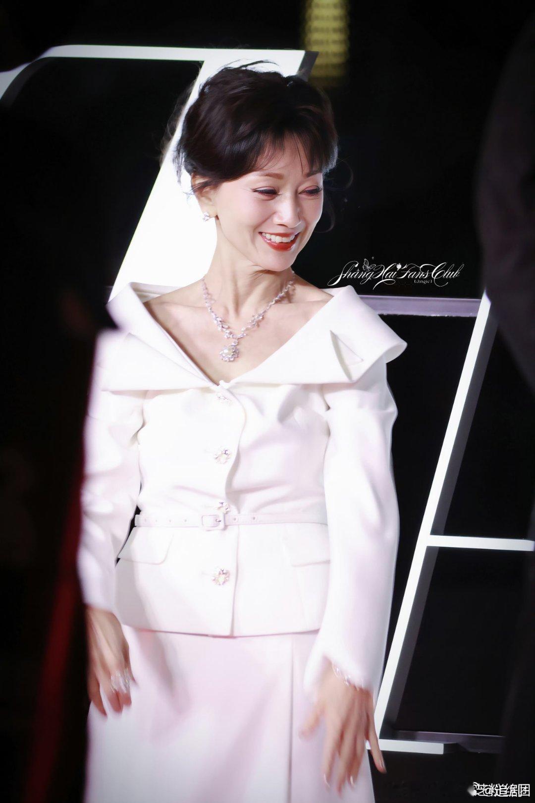 芭莎活动红毯造型内娱权威下车名场面 芭莎艺术大赏的下车镜头太会抓了！明星红毯造型