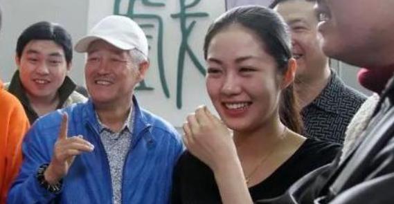 2015年，“王小蒙”不顾赵本山的反对，执意要嫁给身价过亿的汽车富豪，赵本山生气