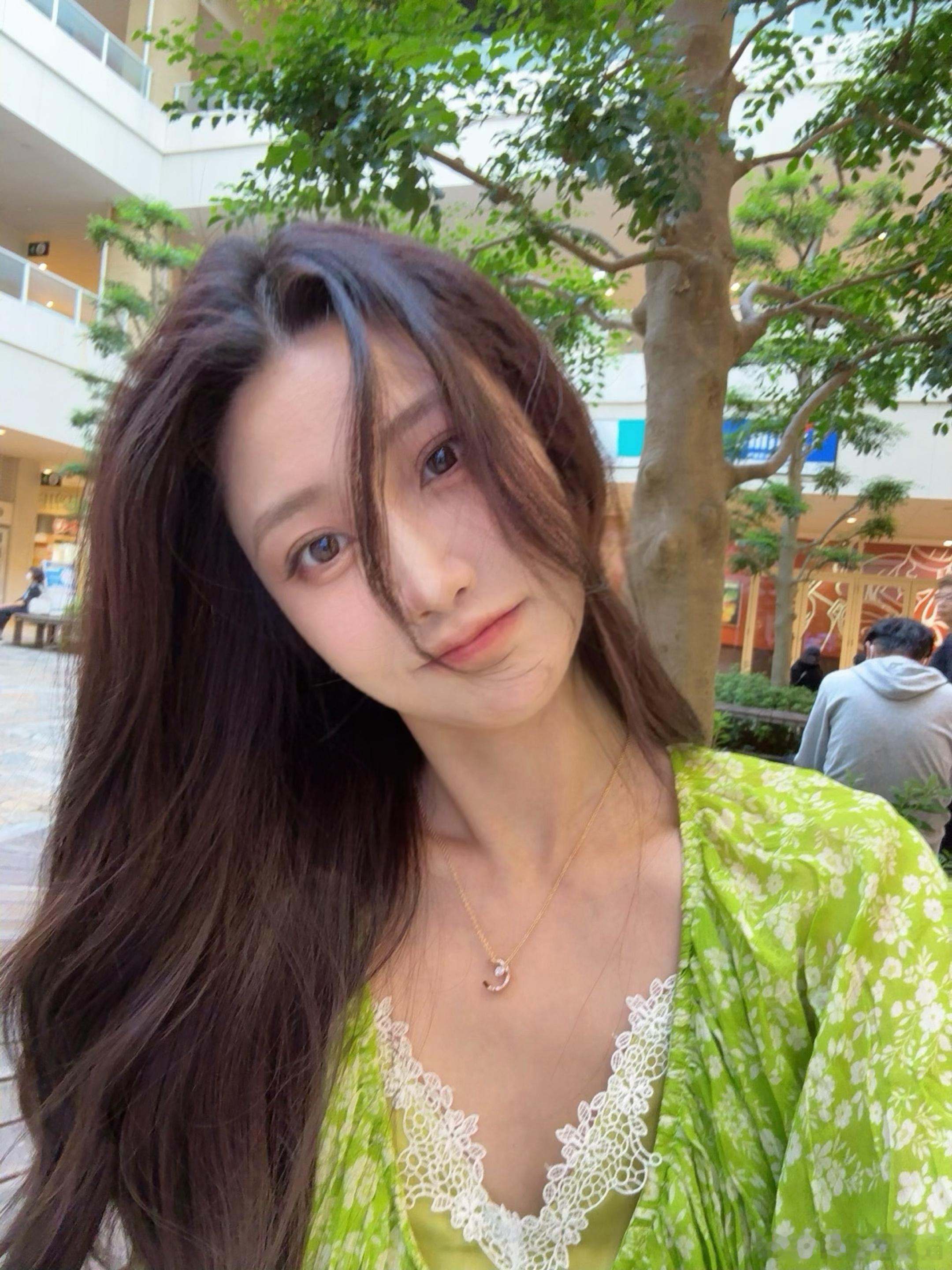淡淡的顺顺的，温温柔柔的💚 ​​​