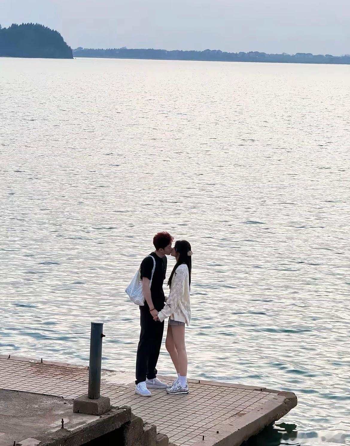 相爱真的是一件很难但是很幸福的事情 ​​​