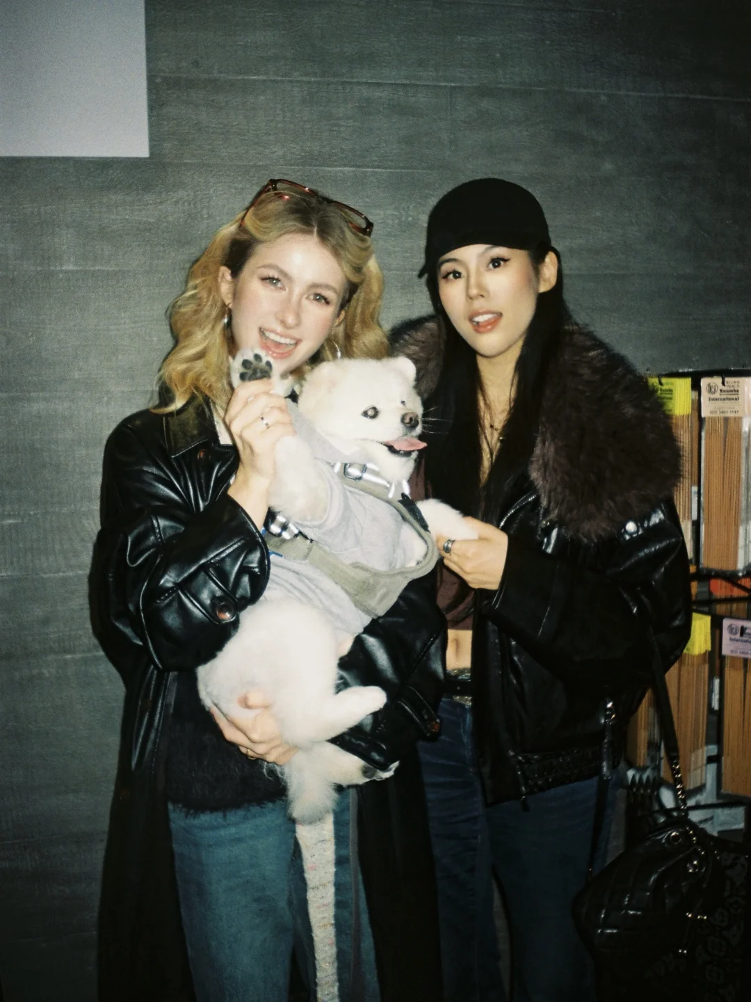 中间的那个直男太幸运了