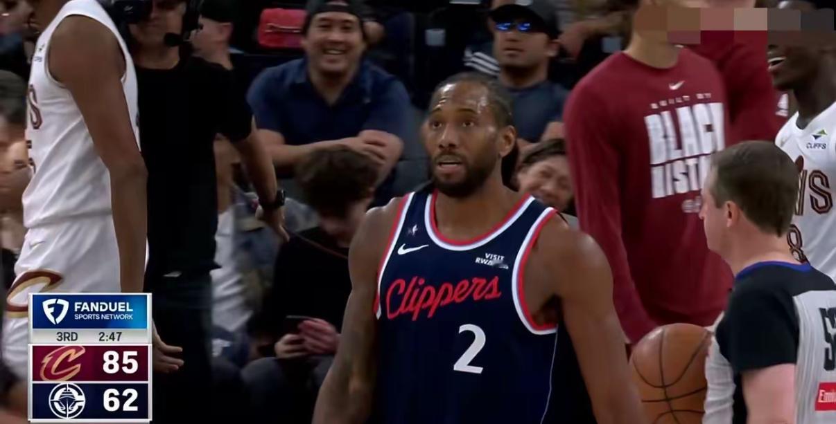 快船惨败骑士，一场丑陋的比赛揭露了三个输球的罪人。1.伦纳德，没有了哈登他已经没