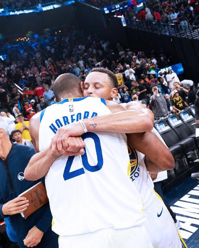 老兵不死！ 勇士淘汰快船 39岁的霍福德，38岁的库里，36岁的追梦，再加上一个