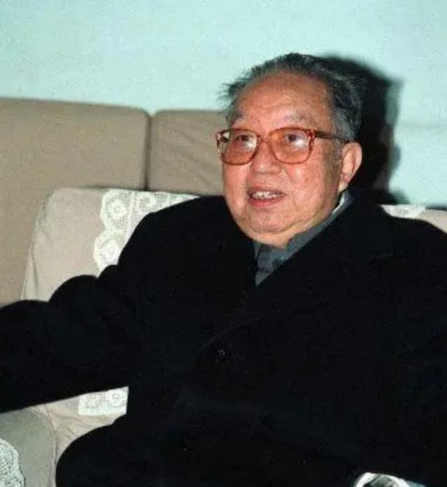 2011年，修建了两年的华国锋陵墓终于竣工了，事后一统计，一共花费了1200多万