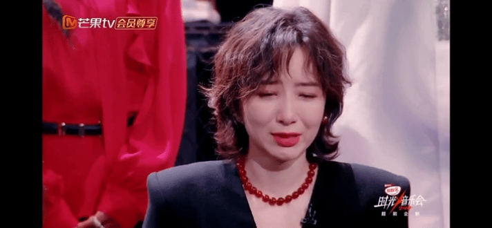 #何炅一句话把李斯丹妮拉回快女时代# 相信无论是谁看了《时光音乐会》何炅说欢迎回