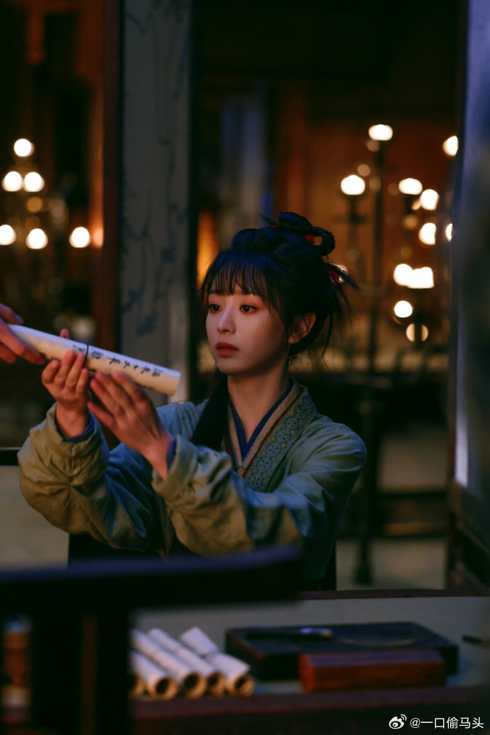 看似是发带实则是红线不起眼的发带直接焊死宿命感，谢征又洗又揣又贴身，分离多久都能