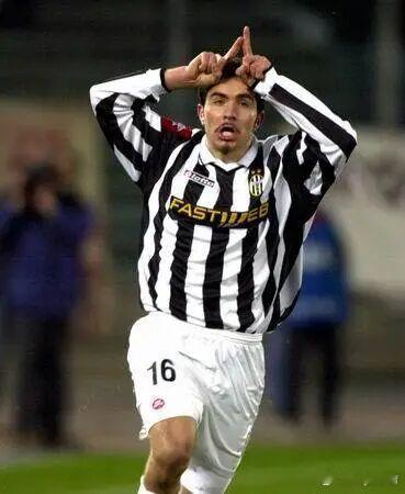 足球 足坛世界是一件很奇妙的事，会有许多巧合。大家都知道恩佐·费尔南德斯，他是阿