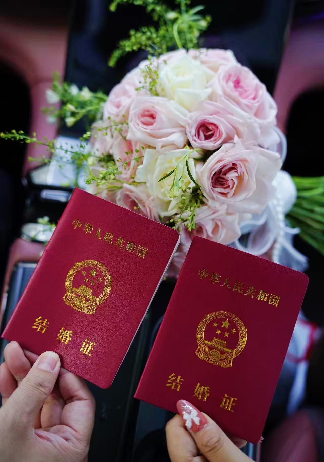 这就是二婚的日子，我邻居是二婚十几年了，她带了个儿子，男方有个女儿跟着他前妻。结