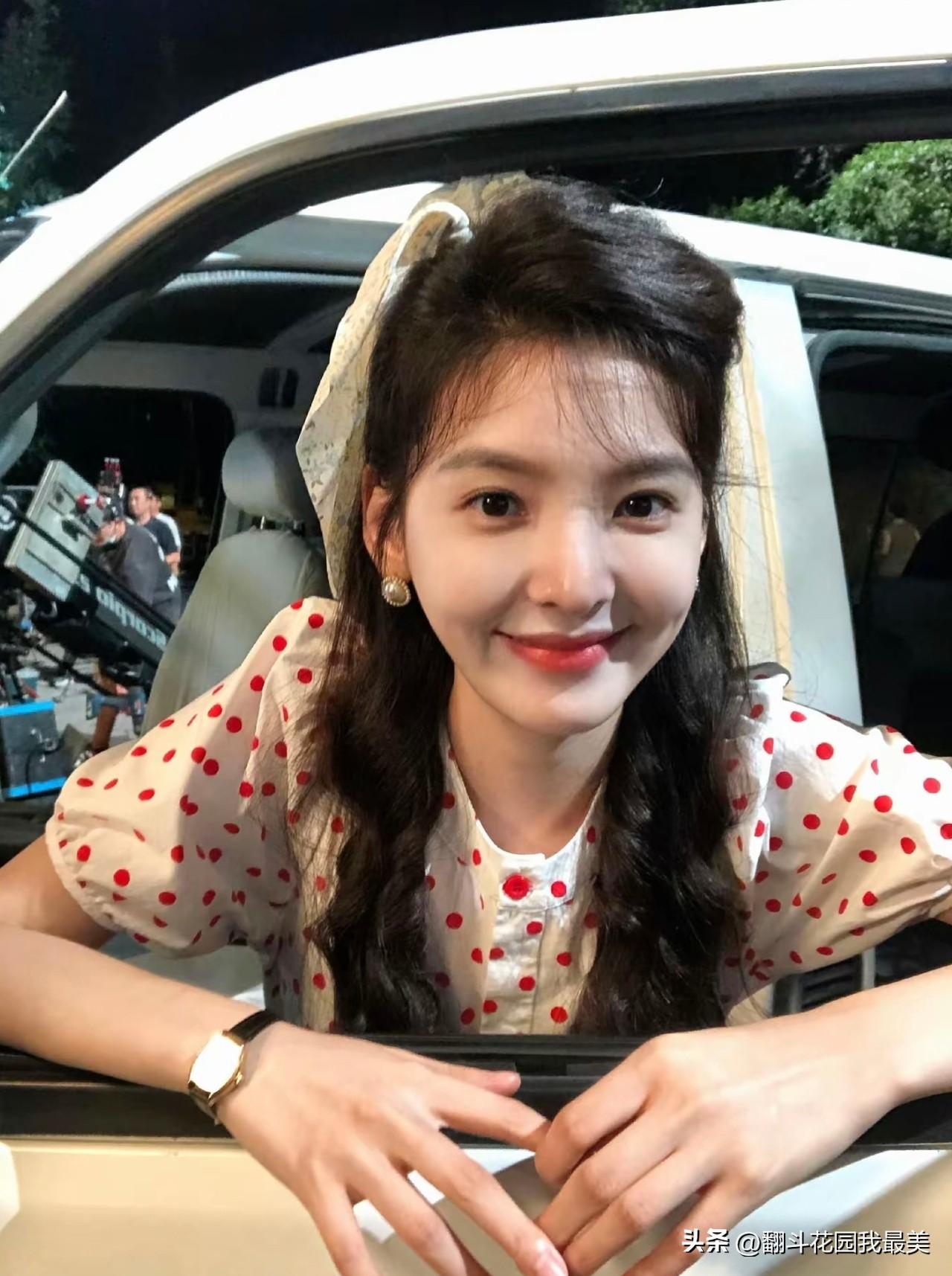 终于搞明白了，

《冬去春来》开播就能封神，

不是因为砸了上亿制作费，也不是靠