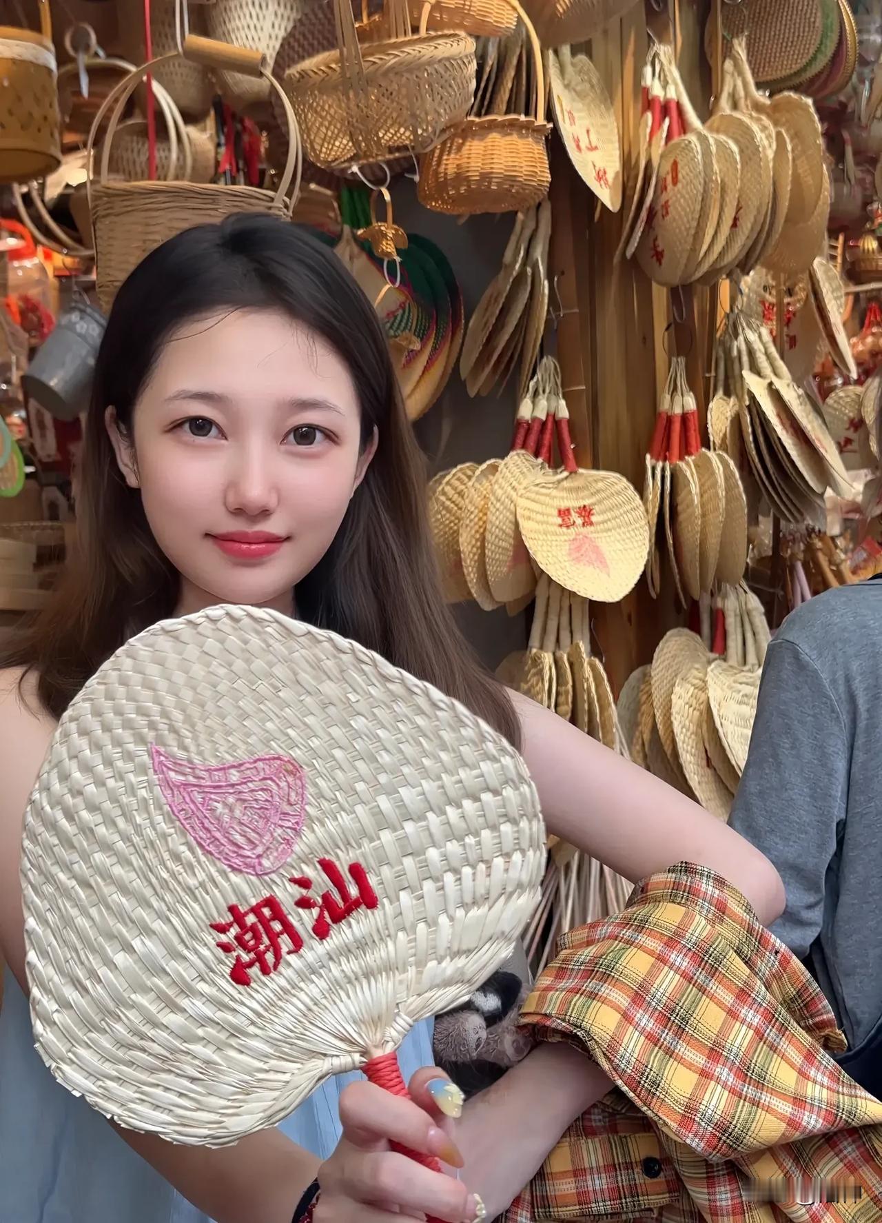 还好，
美好占了世界的大多数。
比风景更重要 生活绝对是理想 各自过得好吗 生活