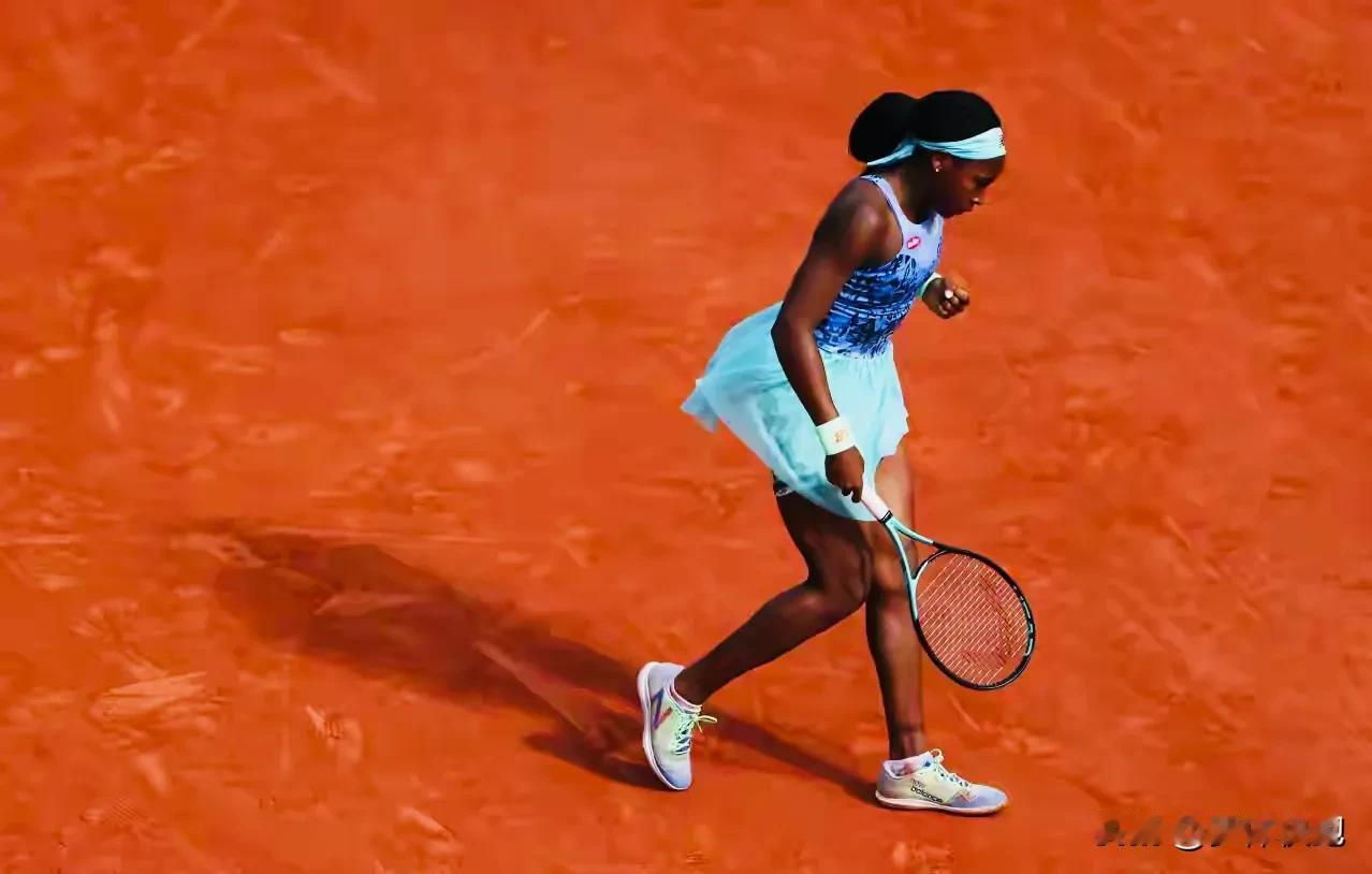 法网女单3号种子高芙轻松晋级女单第三轮!她第一轮以6-1/6-1战胜阿芙杰耶娃，